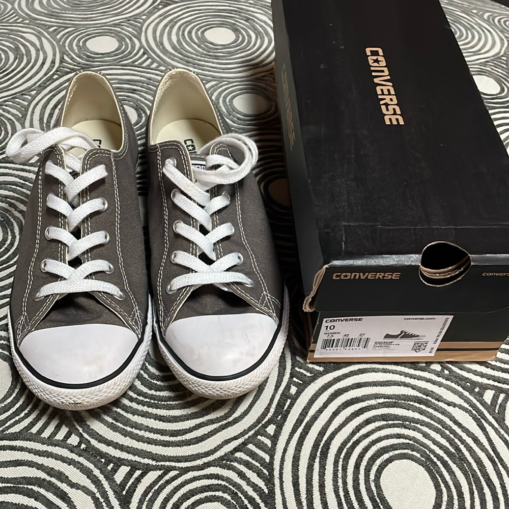 EUC!! CONVERSE All Star Women’s Low Chuck Taylors Charcoal Gray size 10